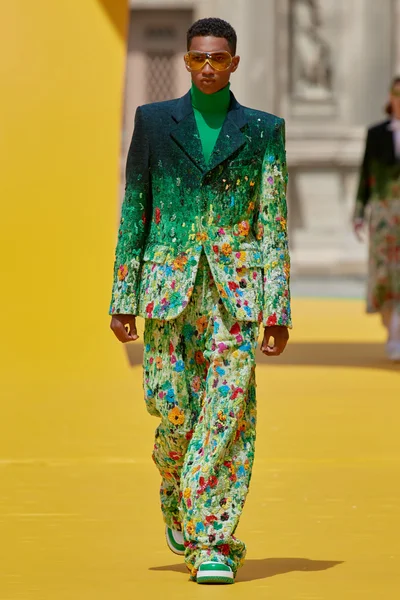 Look 70